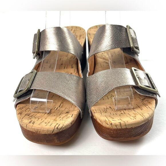 Kork-Ease Saffron Slides in a Soft Gold Metallic - Picture 6 of 12